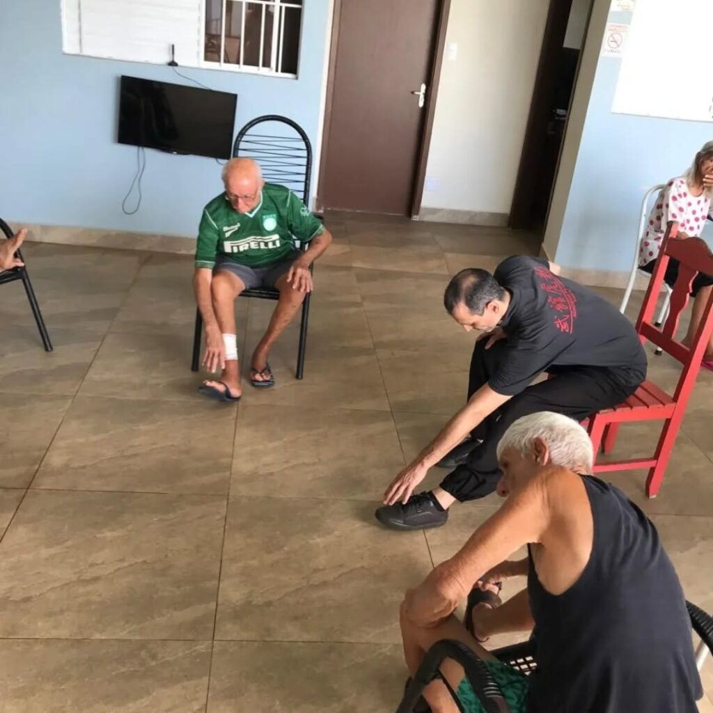 Pode ser uma imagem de uma ou mais pessoas