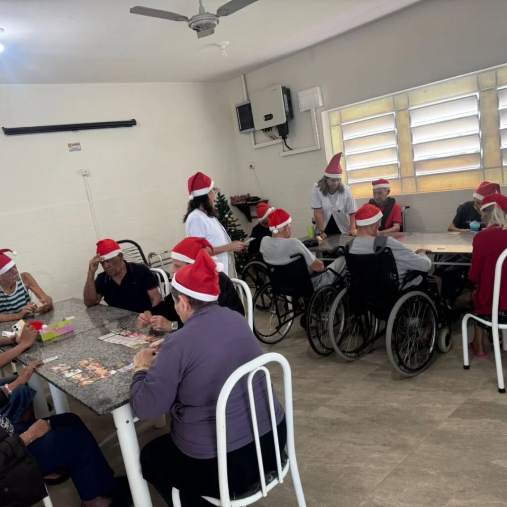 Pode ser uma imagem de uma ou mais pessoas e hospital