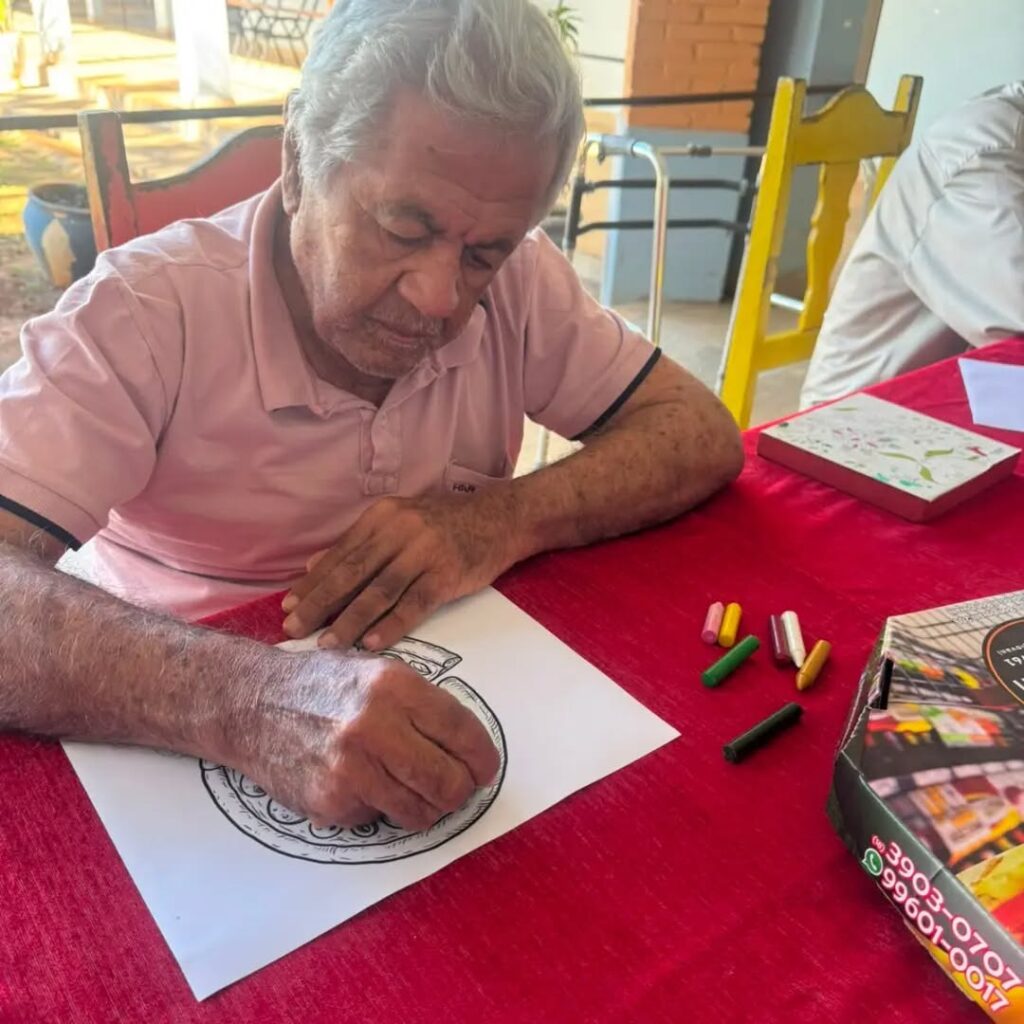 Pode ser uma imagem de estudando e texto