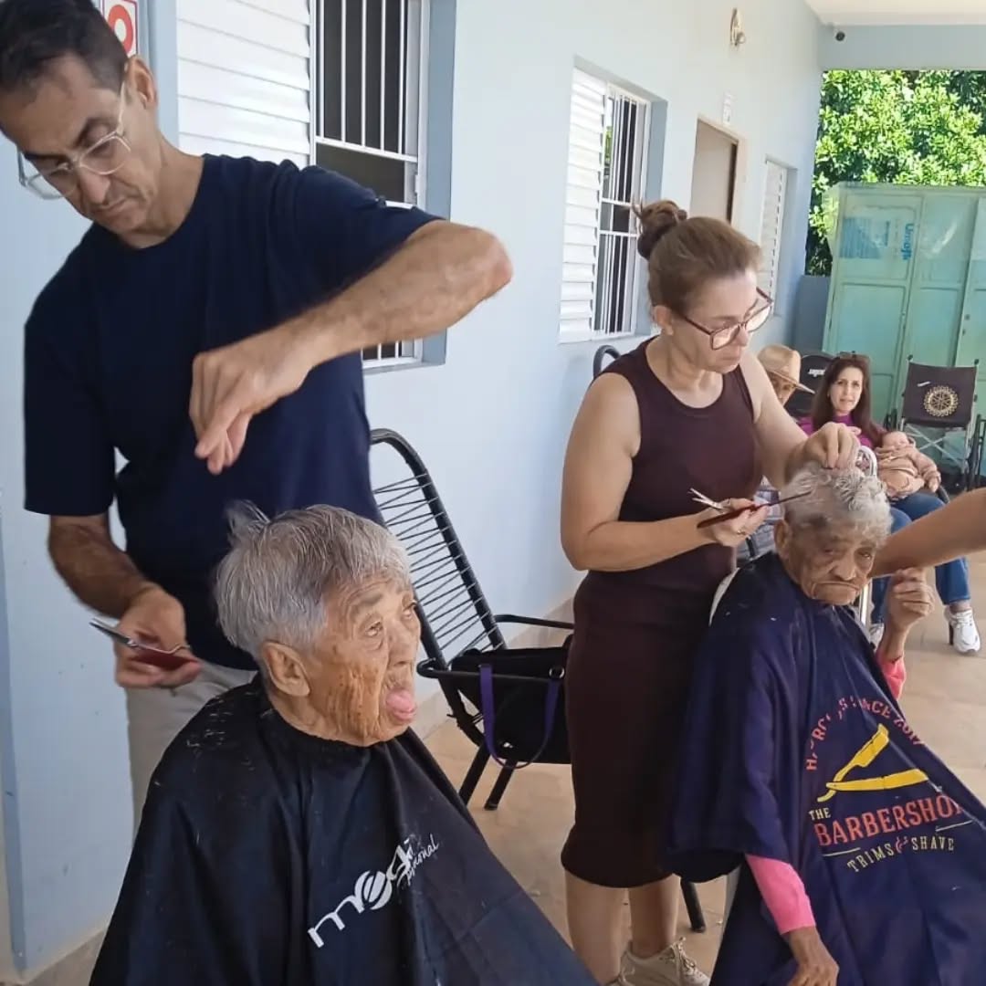 Pode ser uma imagem de secador de cabelo
