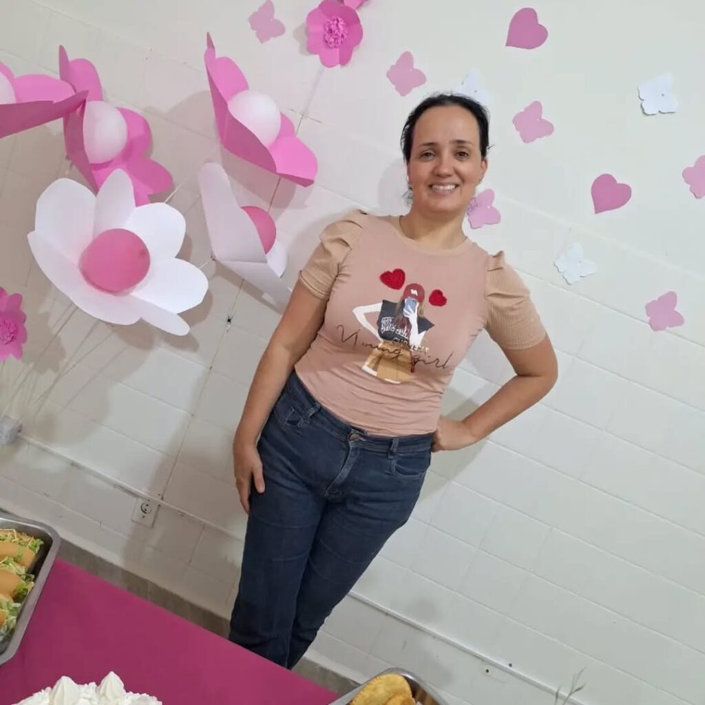 Pode ser uma imagem de coração e texto