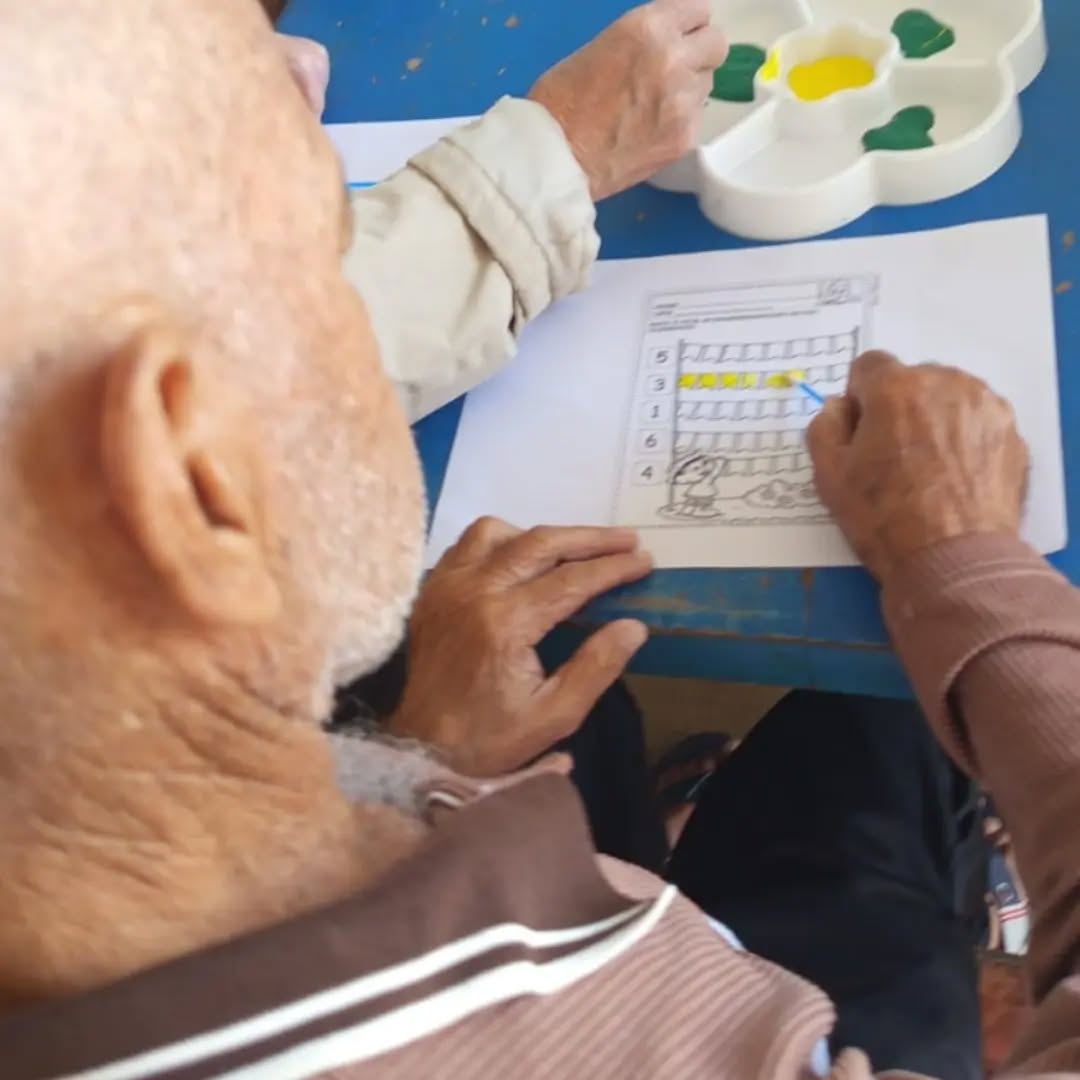 Pode ser uma ilustração de estudando e brinquedo para crianças